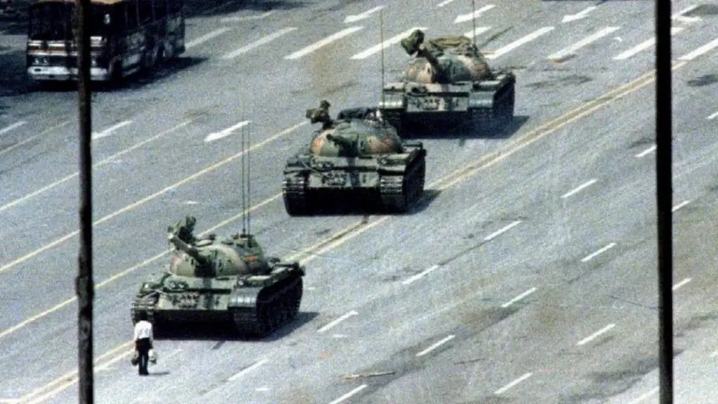Tiananmen Square Tank Man photographer Charlie Cole dies - BBC News